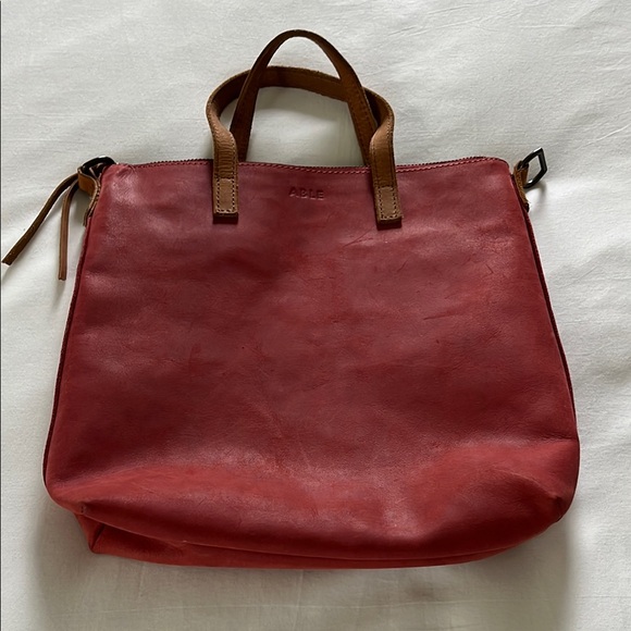Able Red and Brown Leather Tote Bag with Elegant Design - Picture 3 of 8